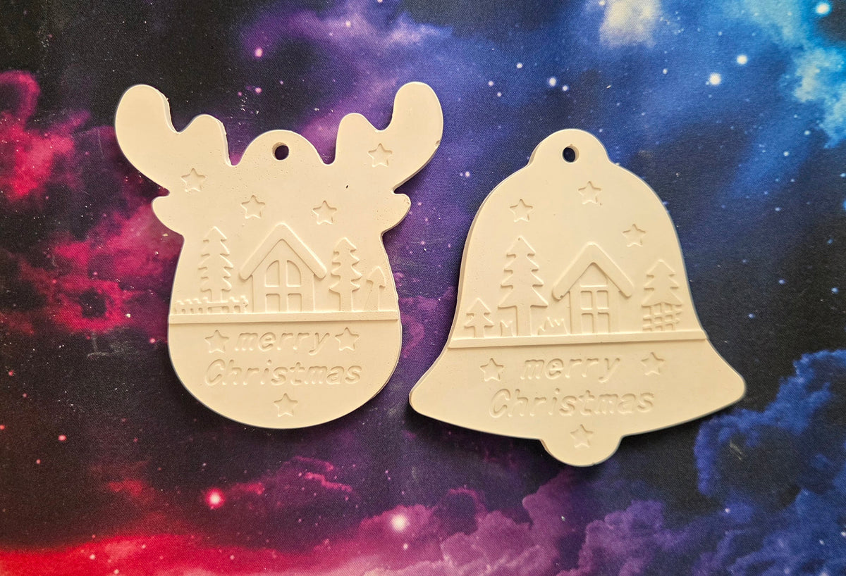 Weihnachtsanhänger-Set: Rentier & Glocke. Weihnachtsdeko & Geschenkanhänger im Scandi-Stil